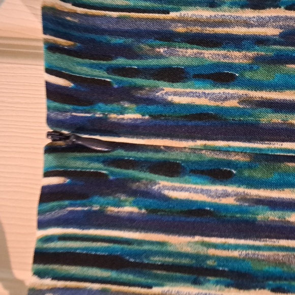 Alyx Elegant Blue and Green Sleeveless Dress - Picture 3 of 4